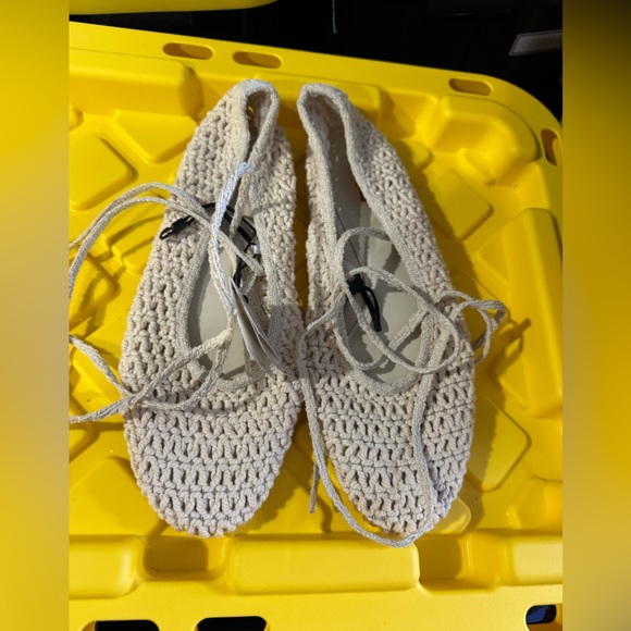 NWT ZARA CROCHET FLATS - Picture 2 of 6